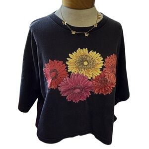 Vintage 100% cotton BonJour Daisy Cropped T-shirt black floral short-sleeved top